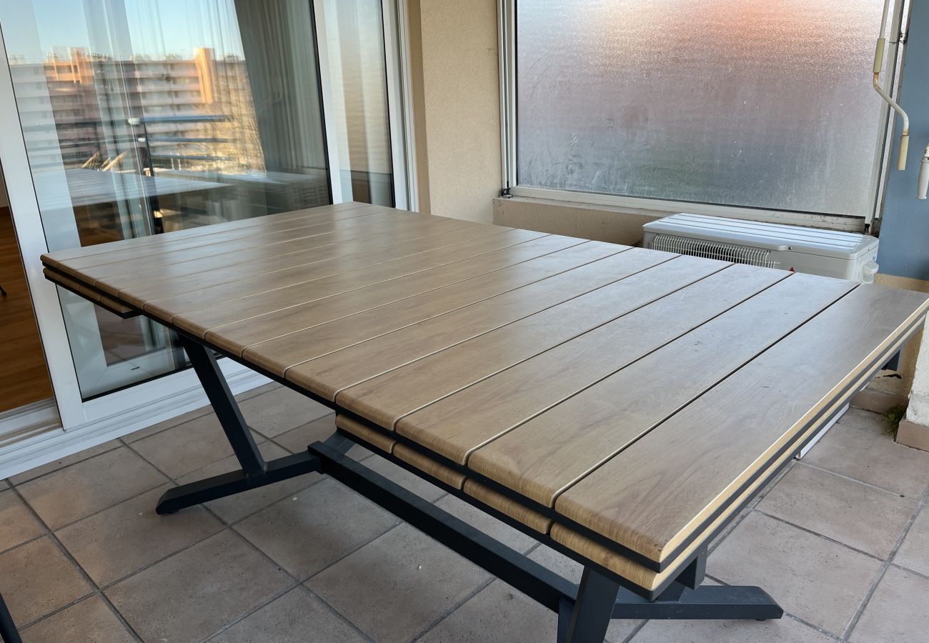 Appartement à Fréjus - PORT FREJUS, Rare à la location logement dernier étage, climatisé, état neuf, très belles prestations, pour 8 personnes, garage fermé