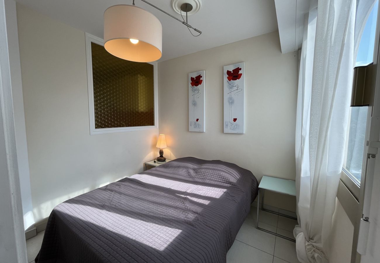 Appartement à Saint Raphael - Magnifique T2, proche gare TGV, proche plage de sable fin, climatisé, capacité 4 personnes