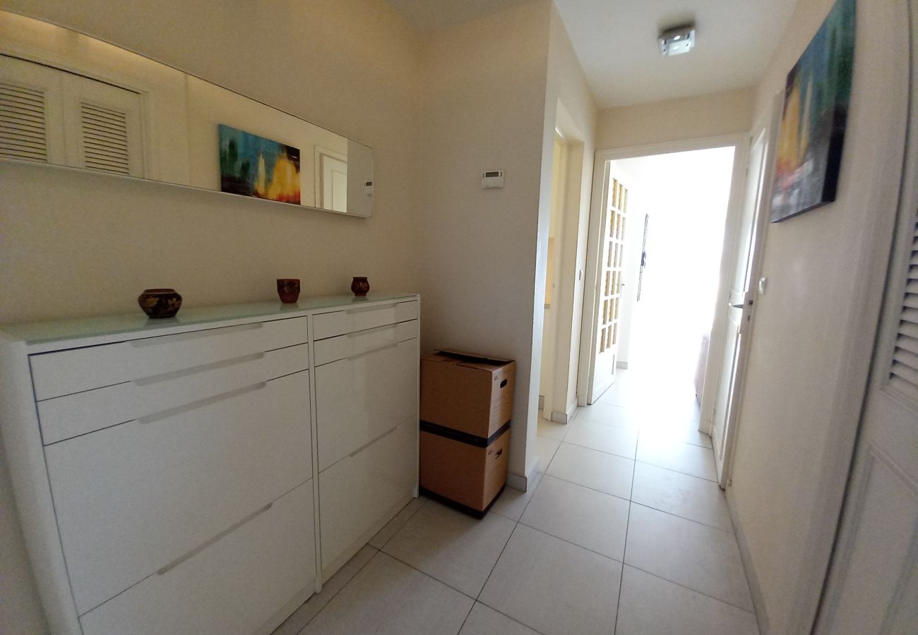 Appartement à Saint Raphael - Magnifique T2, proche gare TGV, proche plage de sable fin, climatisé, capacité 4 personnes