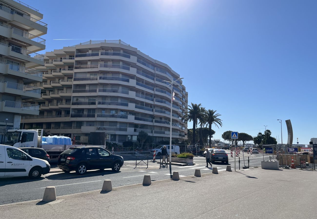 Appartement à Saint Raphael - Magnifique T2, proche gare TGV, proche plage de sable fin, climatisé, capacité 4 personnes