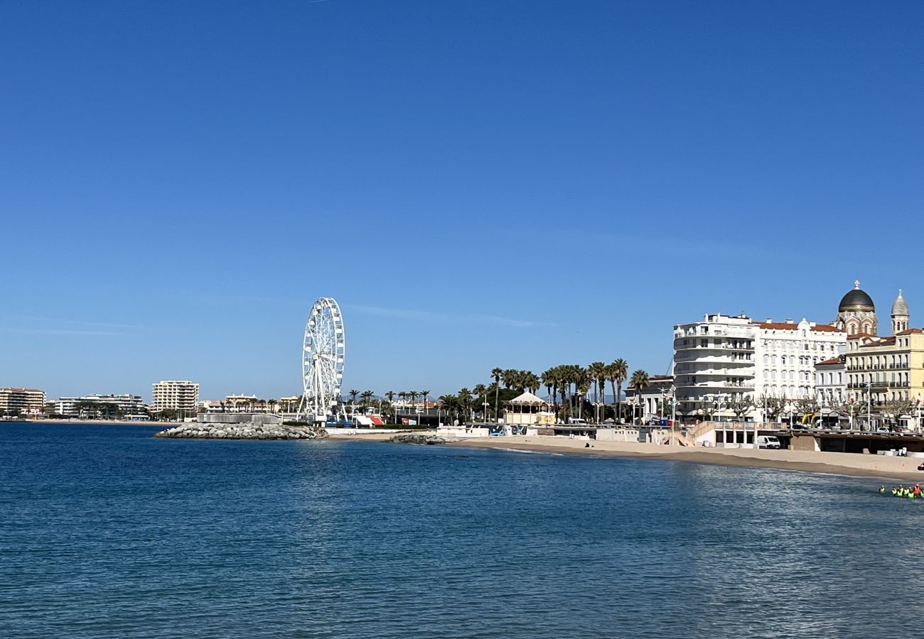Appartement à Saint Raphael - Magnifique T2, proche gare TGV, proche plage de sable fin, climatisé, capacité 4 personnes