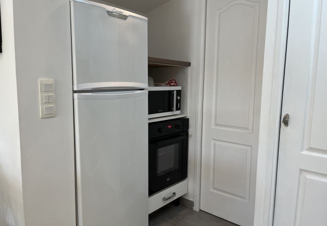 Studio à Fréjus - Port-Fréjus, 400m des plages, studio cosy de 28m2, clim, terrasse, parking privatif, idéal pour 2 personnes Studio à Fréjus - Port-Fréjus, 400m des plages, studio cosy de 28m2, clim, terrasse, parking privatif, idéal pour 2 personnes