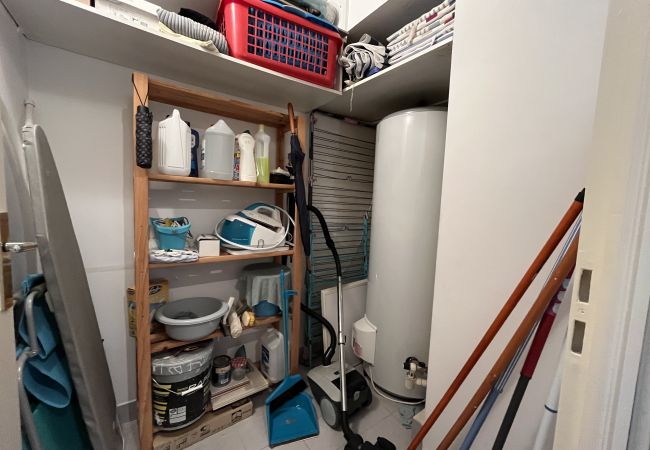 Appartement à Fréjus - Port Fréjus Le Miramar, vue exceptionnelle , grand balcon 25m2 4 personnes; 2 chambres, 85m2  Appartement à Fréjus - Port Fréjus Le Miramar, vue exceptionnelle , grand balcon 25m2 4 personnes; 2 chambres, 85m2