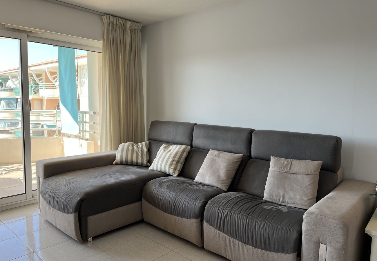 Appartement à Fréjus - Port Fréjus Le Miramar, vue exceptionnelle , grand balcon 25m2 4 personnes; 2 chambres, 85m2 