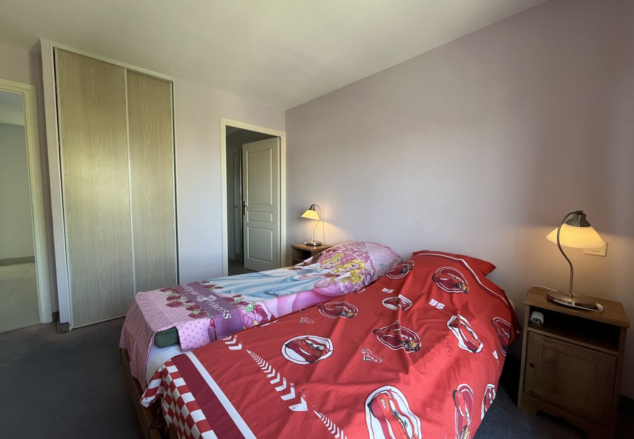 Appartement à Fréjus - Port Fréjus Le Miramar, vue exceptionnelle , grand balcon 25m2 4 personnes; 2 chambres, 85m2 