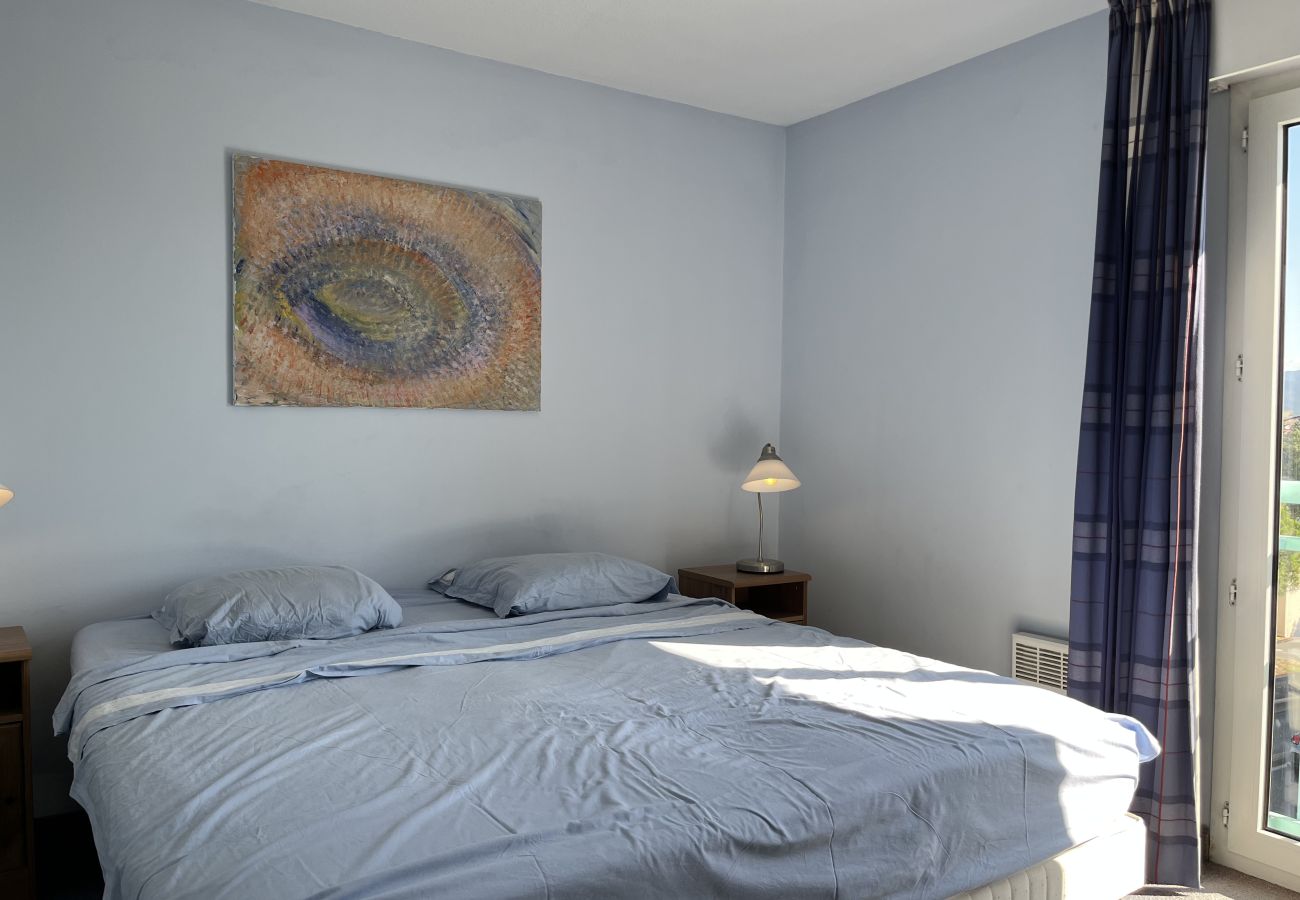 Appartement à Fréjus - Port Fréjus Le Miramar, vue exceptionnelle , grand balcon 25m2 4 personnes; 2 chambres, 85m2 