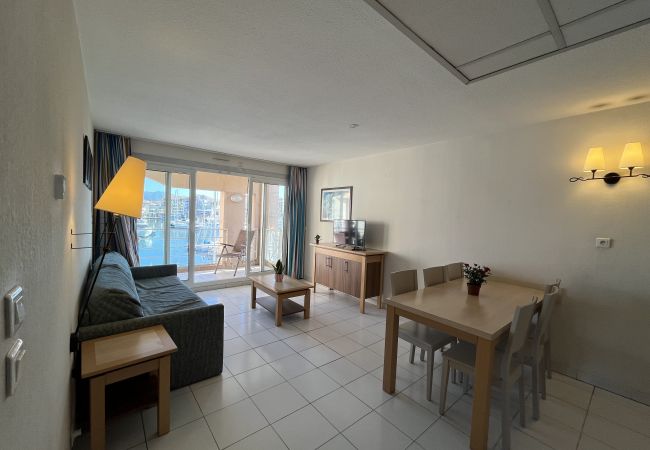 Appartement à Fréjus - Résidence Cap Hermès pour 4 personnes, superbe vue mer, T3, climatisé, piscine, accès direct plage, parking privé, grand balcon Appartement à Fréjus - Résidence Cap Hermès pour 4 personnes, superbe vue mer, T3, climatisé, piscine, accès direct plage, parking privé, grand balcon