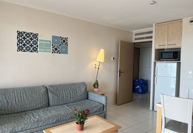 Appartement à Fréjus - Cap Hermès, vue mer magnifique, accès piscine pour ce logement, 4 personnes, clim, parking privé, accès direct aux plages Appartement à Fréjus - Cap Hermès, vue mer magnifique, accès piscine pour ce logement, 4 personnes, clim, parking privé, accès direct aux plages