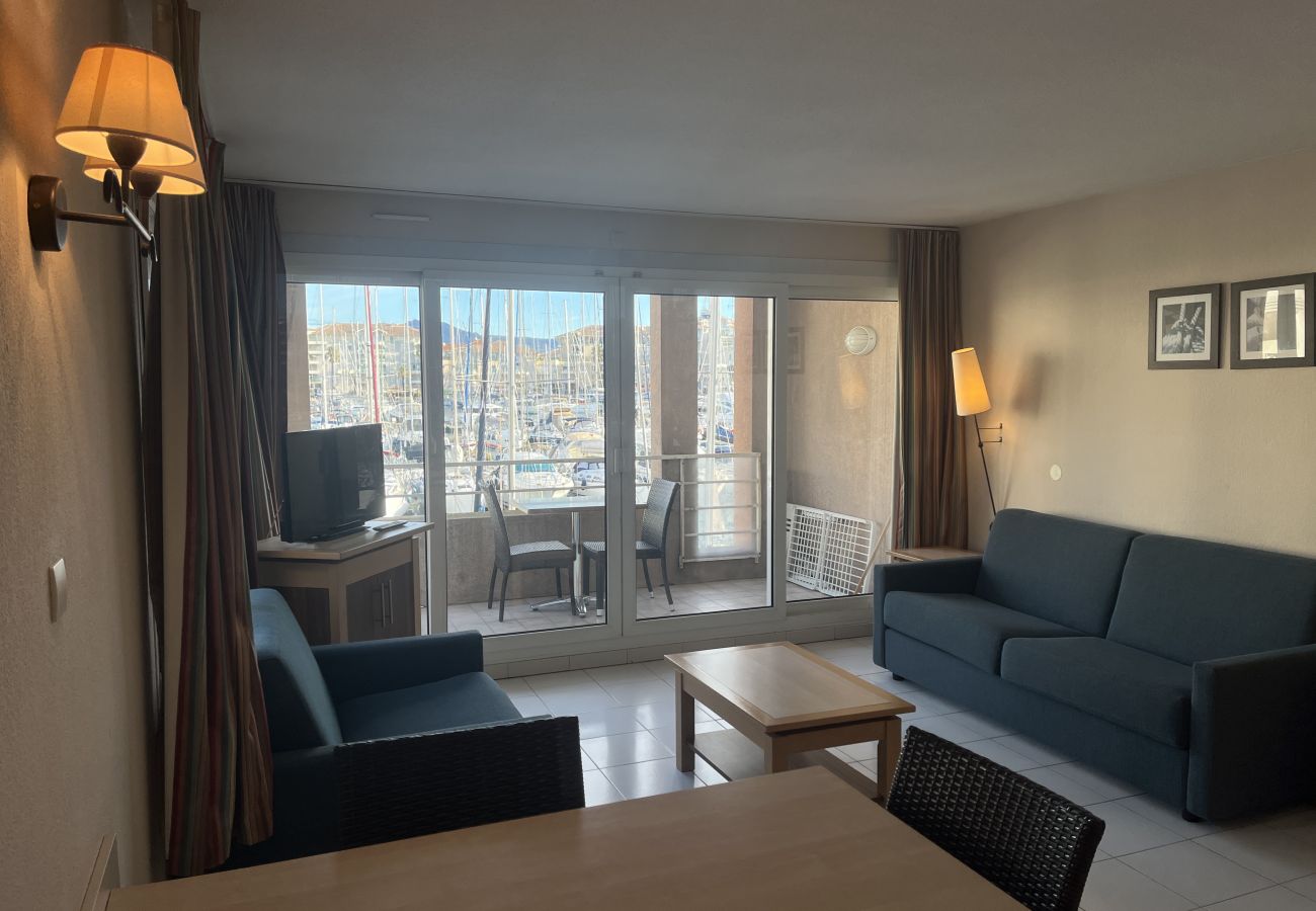 Studio à Fréjus - Cap Hermès 107, studio 30m2, 3 couchages, vue port, climatisé, parking et piscine