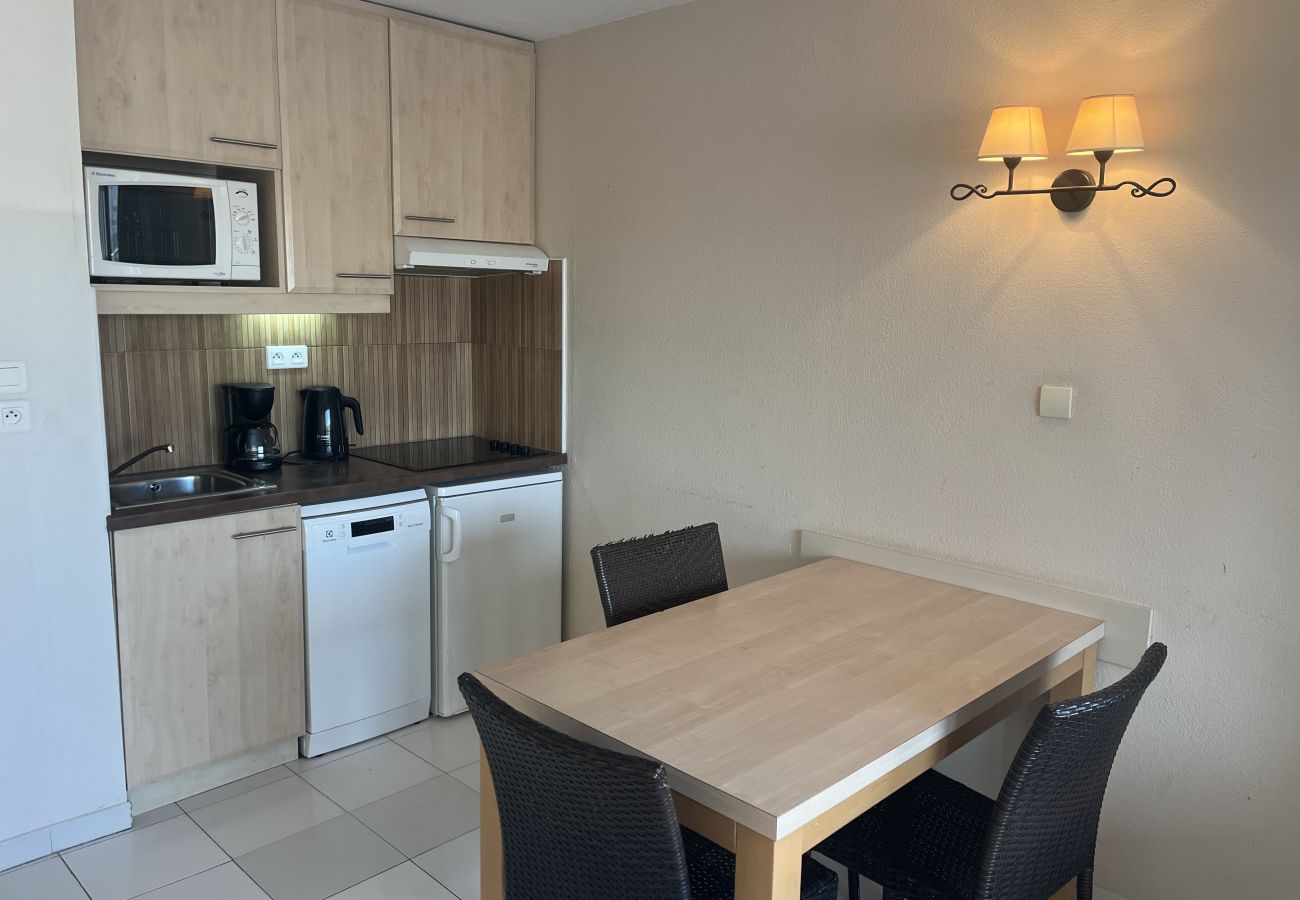 Studio à Fréjus - Cap Hermès 107, studio 30m2, 3 couchages, vue port, climatisé, parking et piscine