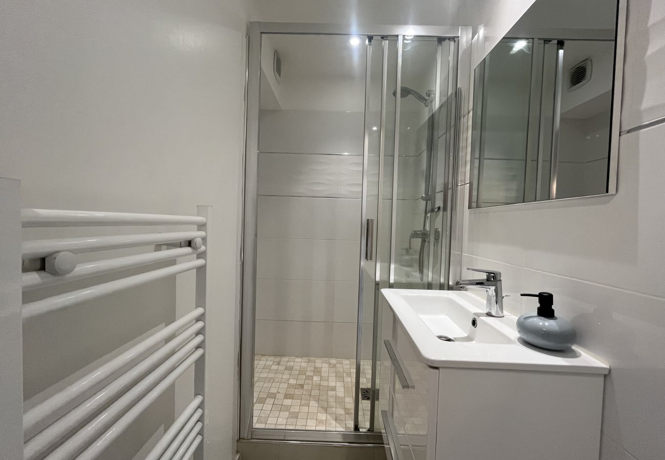 Studio à Fréjus - Le Capitole, Studio 26m2, climatisé, vue mer, balcon, WIFI, parking pour 2 adultes et 2 enfants