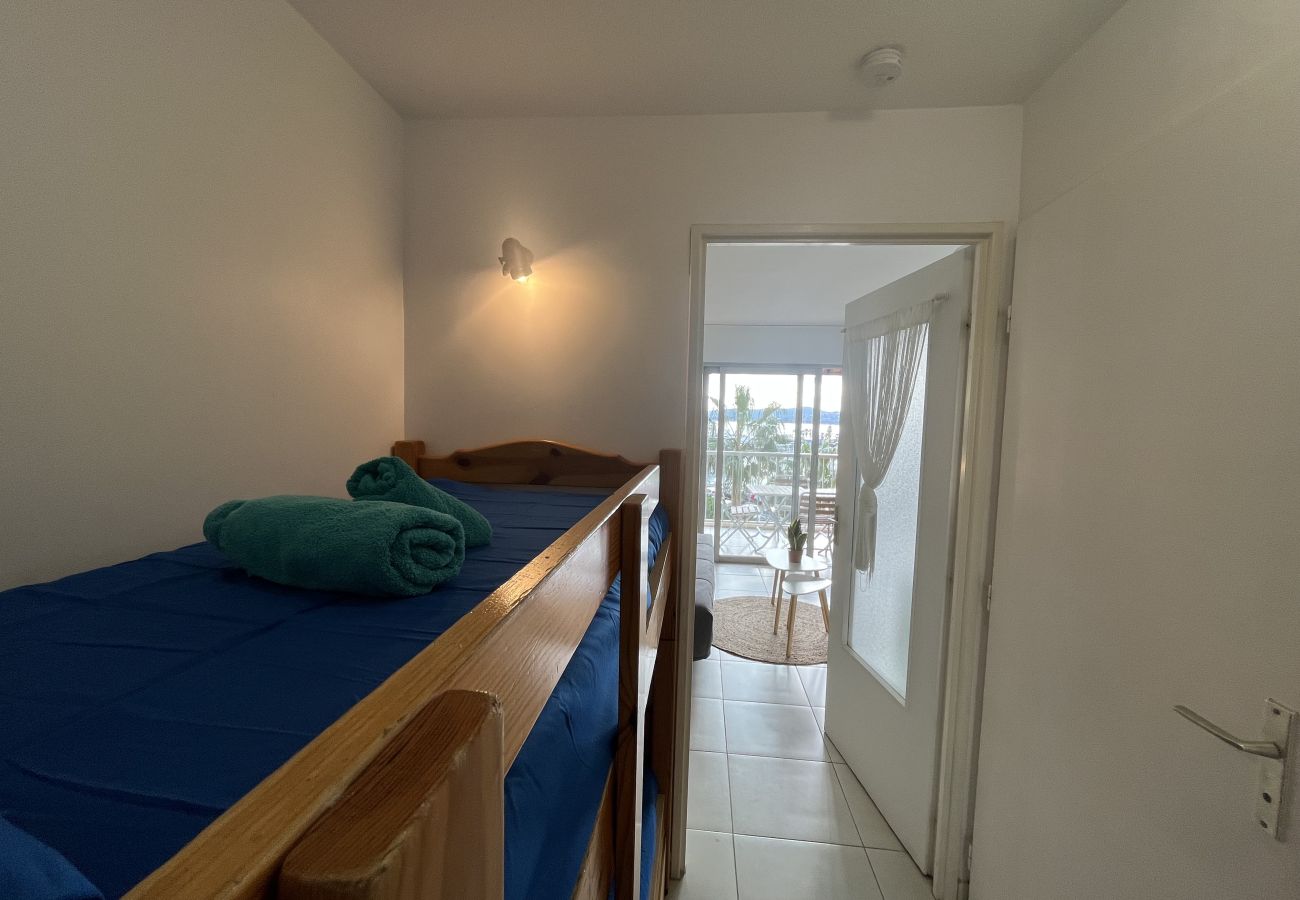 Studio à Fréjus - Le Capitole, Studio 26m2, climatisé, vue mer, balcon, WIFI, parking pour 2 adultes et 2 enfants