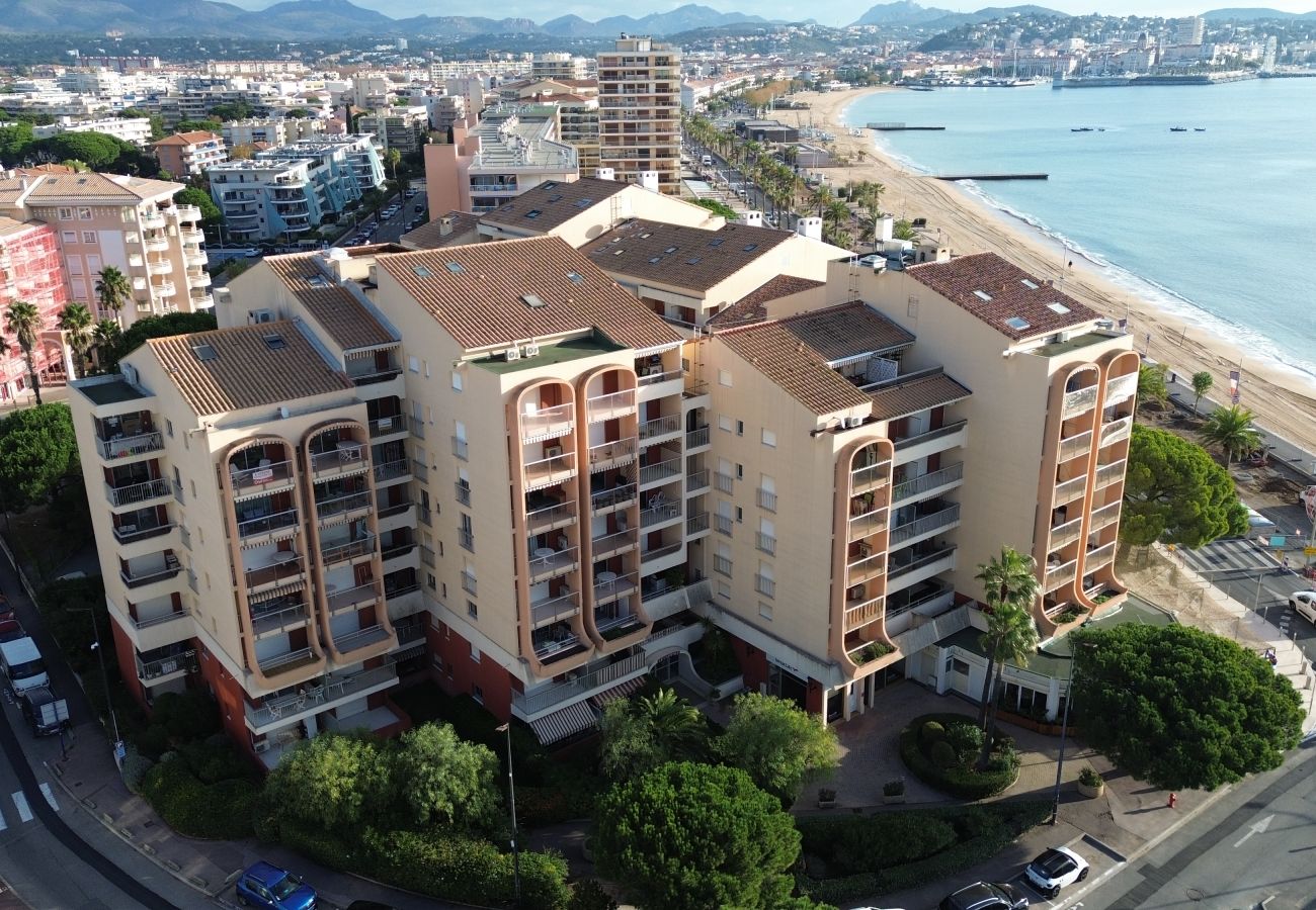 Studio à Fréjus - Le Capitole, Studio 26m2, climatisé, vue mer, balcon, WIFI, parking pour 2 adultes et 2 enfants