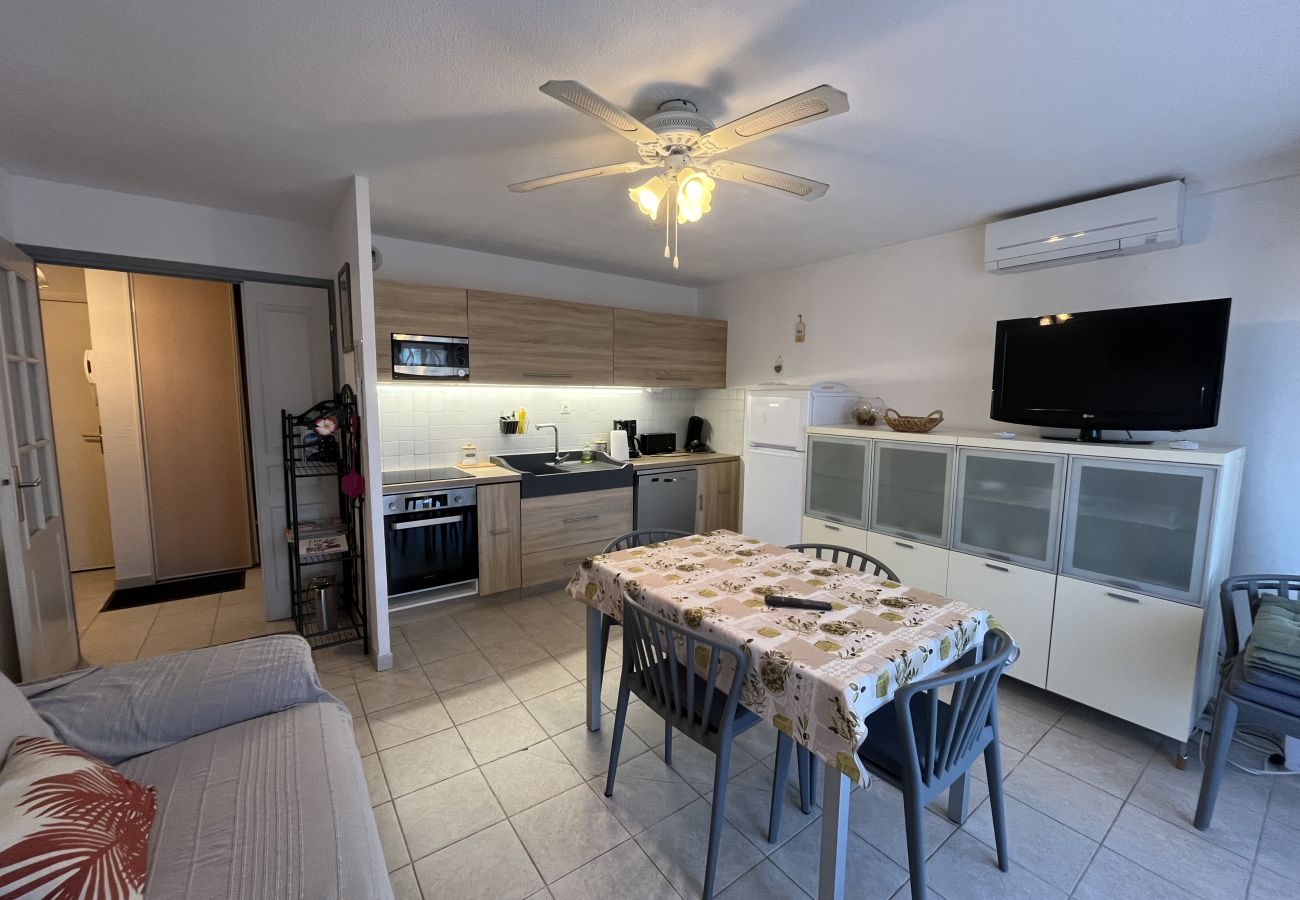 Appartement à Fréjus - PortFréjus LE NAUTICA, T2/3, 5 personnes, proche plages et commodités, grand balcon, climatisé, wifi et garage