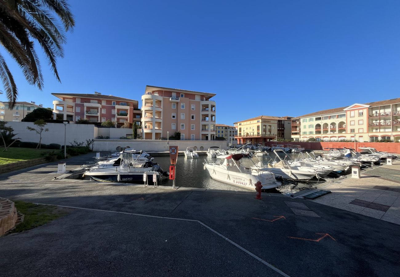 Appartement à Fréjus - PortFréjus LE NAUTICA, T2/3, 5 personnes, proche plages et commodités, grand balcon, climatisé, wifi et garage