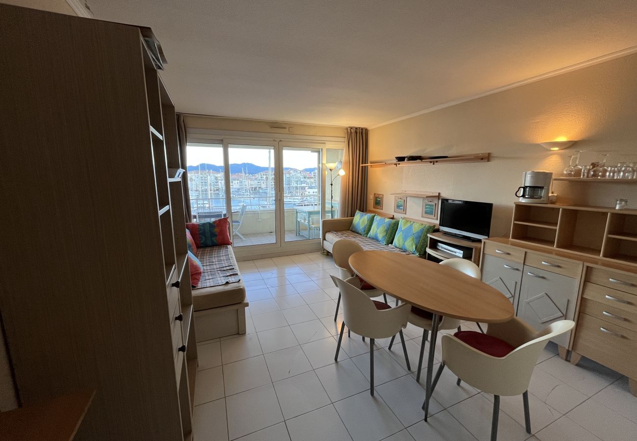 Appartement à Fréjus - Cap Hermès, 4eme étage vue port magnifique, pour 4 pers, clim, piscine, wifi, parking