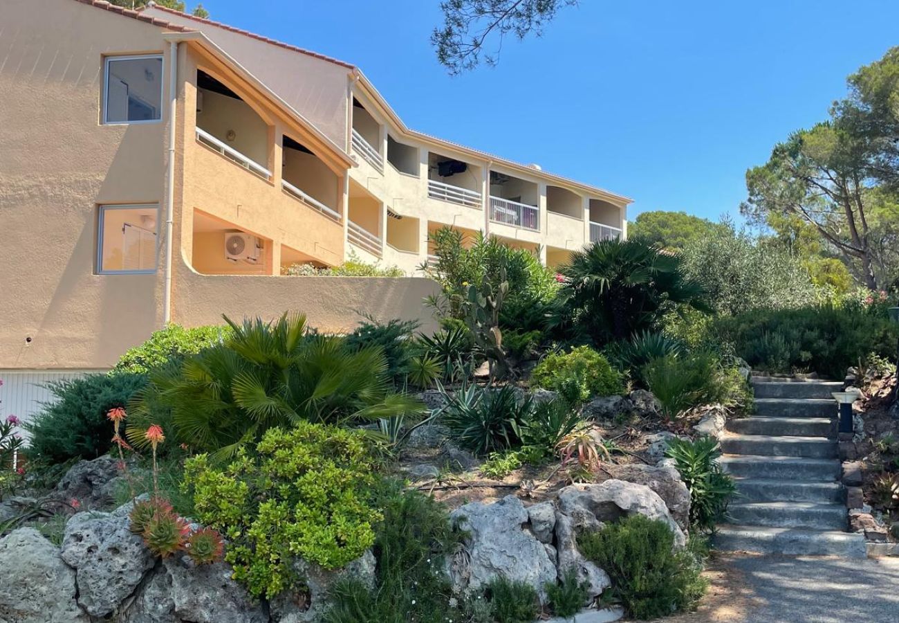 Appartement à Saint Raphael - LA Péguière, T2 27m2, pour 2 Adultes et 1enfant, climatisé, jardin, parking et plage à 5mn à pied