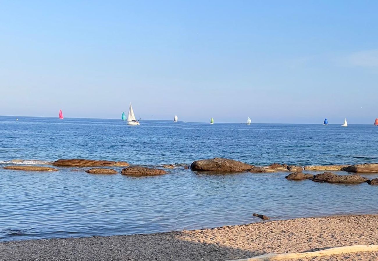 Appartement à Saint Raphael - LA Péguière, T2 27m2, pour 2 Adultes et 1enfant, climatisé, jardin, parking et plage à 5mn à pied