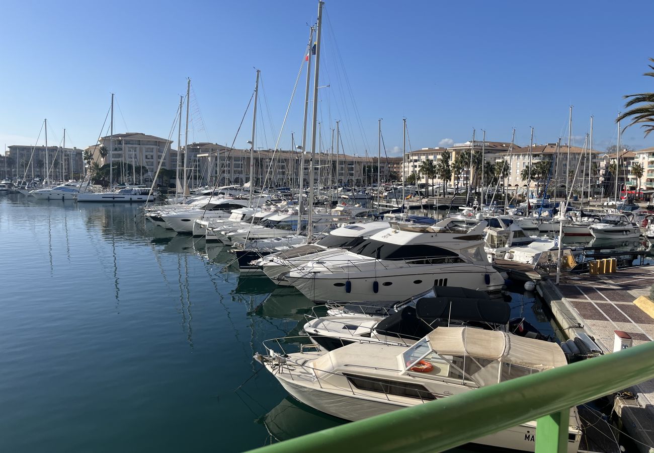 Appartement à Fréjus - Sur les quais de Port-Fréjus, magnifique T2 de 50m2, vue incroyable, climatisé, WIFI et grand garage