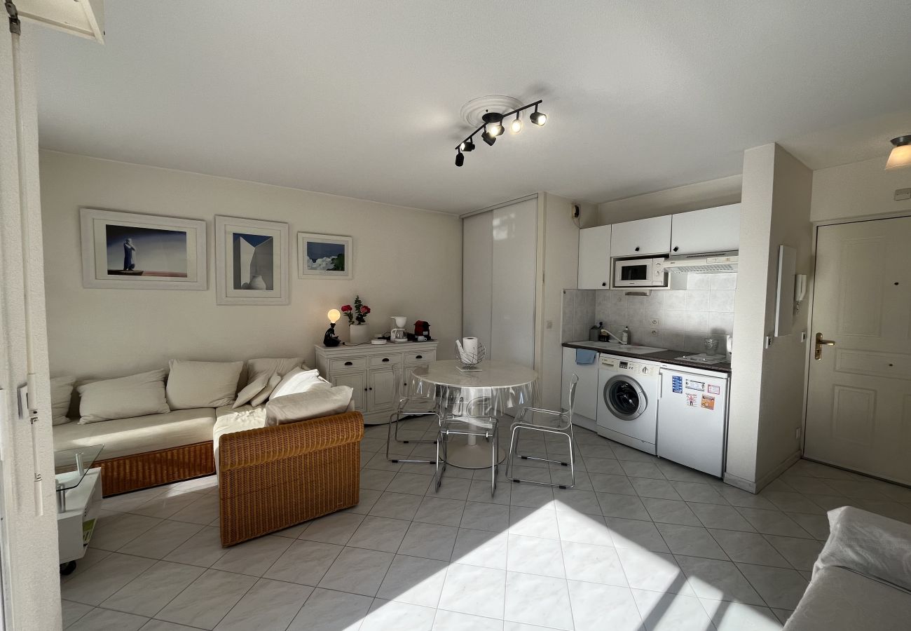 Appartement à Fréjus - Port Fréjus, Les Rives Latines, 100m des plages, Vue Port, t2 40m2, 4 pers, clim, garage