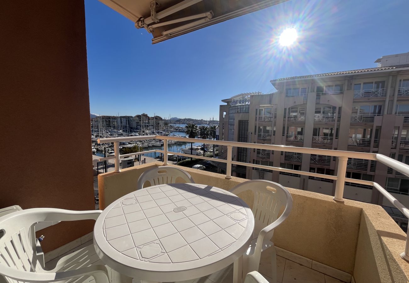 Appartement à Fréjus - Port Fréjus, Les Rives Latines, 100m des plages, Vue Port, t2 40m2, 4 pers, clim, garage