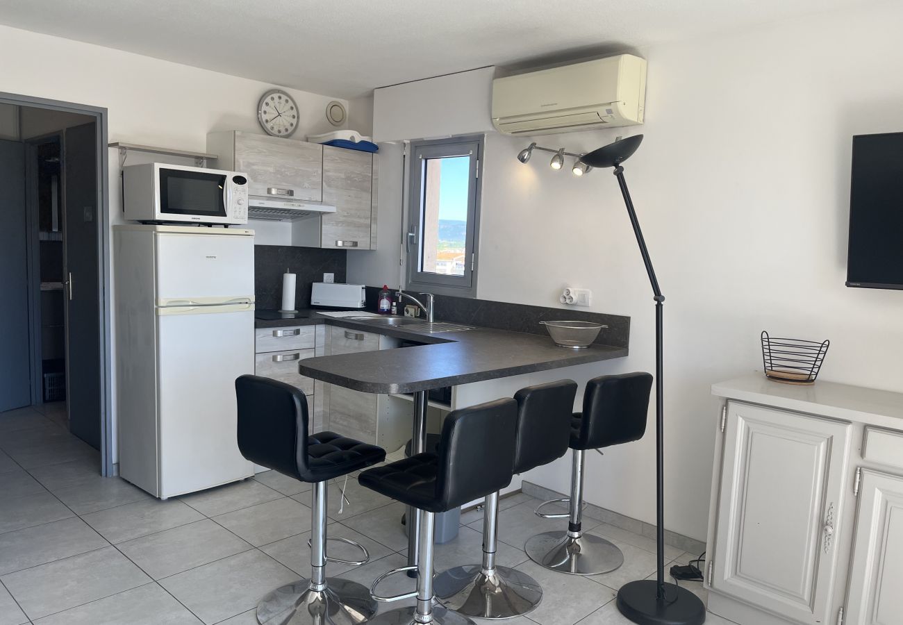 Studio à Fréjus - Le Capitole, front de mer, studio avec coin nuit pour 3 personnes, 26m2, balcon aperçu mer, climatisé parking privatif 