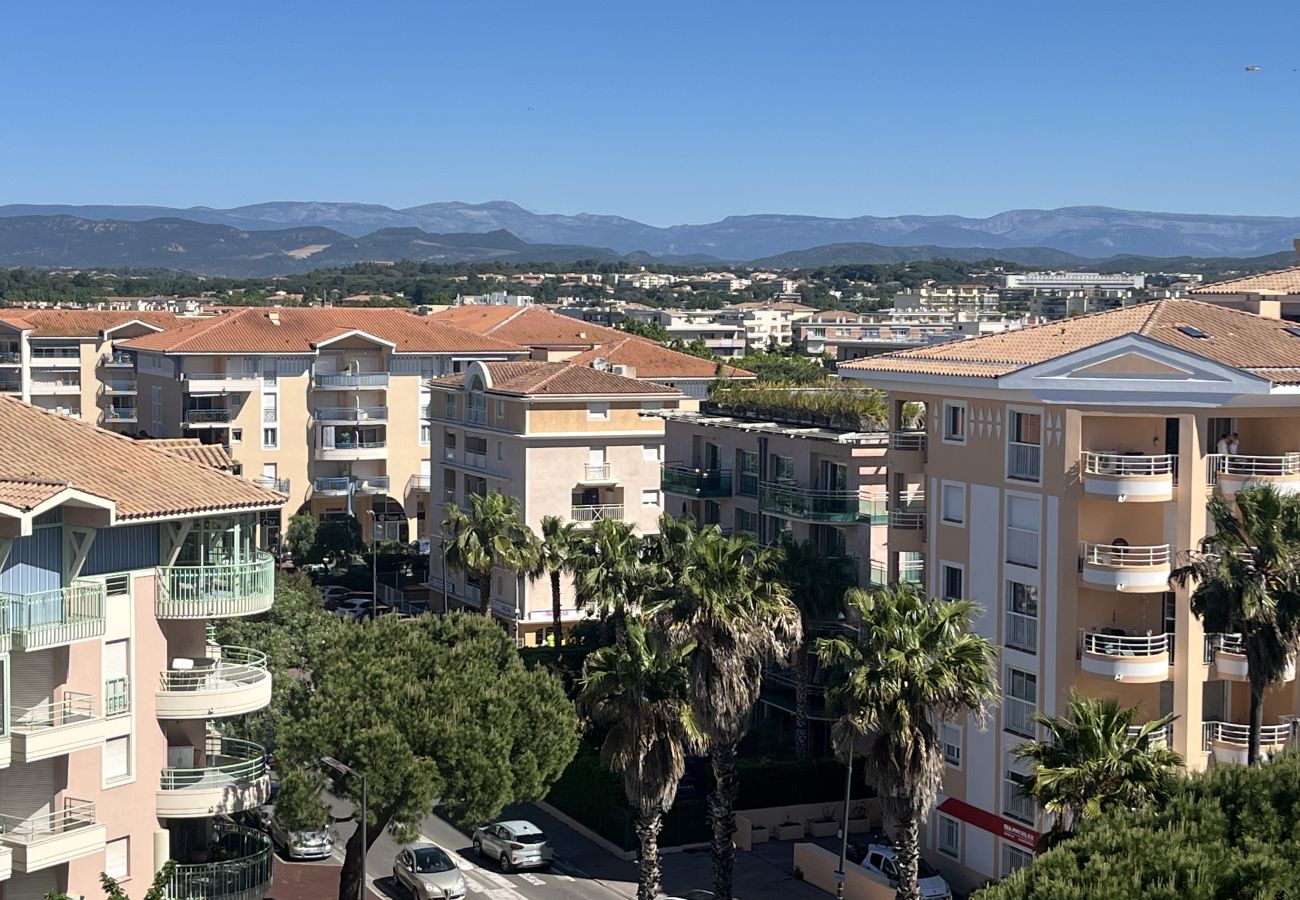 Studio à Fréjus - Le Capitole, front de mer, studio avec coin nuit pour 3 personnes, 26m2, balcon aperçu mer, climatisé parking privatif 