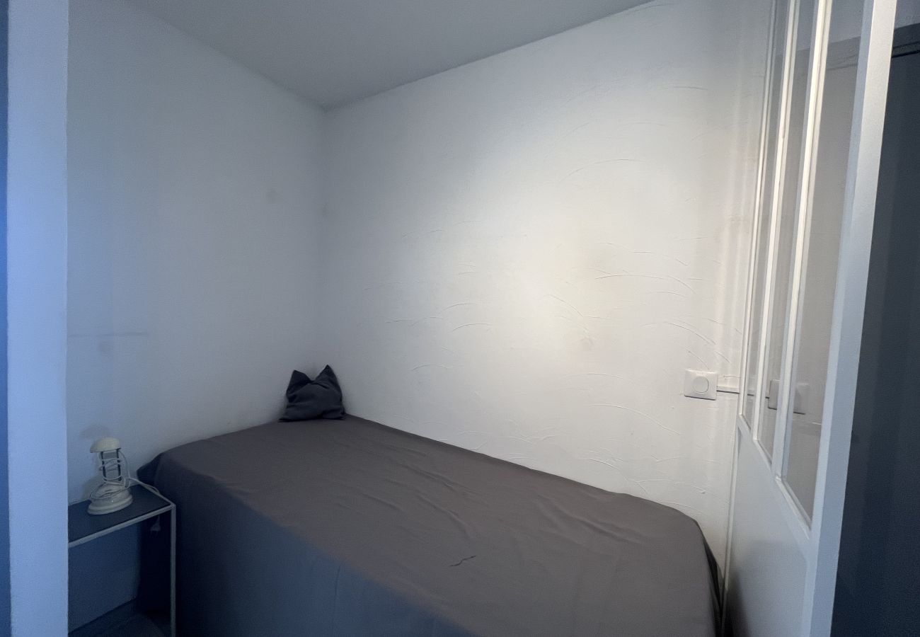 Studio à Fréjus - Le Capitole, front de mer, studio avec coin nuit pour 3 personnes, 26m2, balcon aperçu mer, climatisé parking privatif 