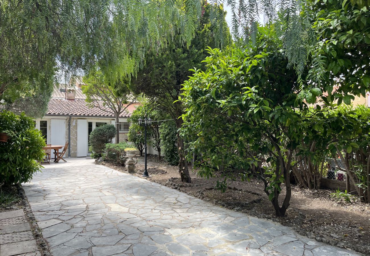 Maison à Fréjus - Fréjus Plage - 5mins à pied des plages - Maisonette avec jardin, 4p, au calme absolu