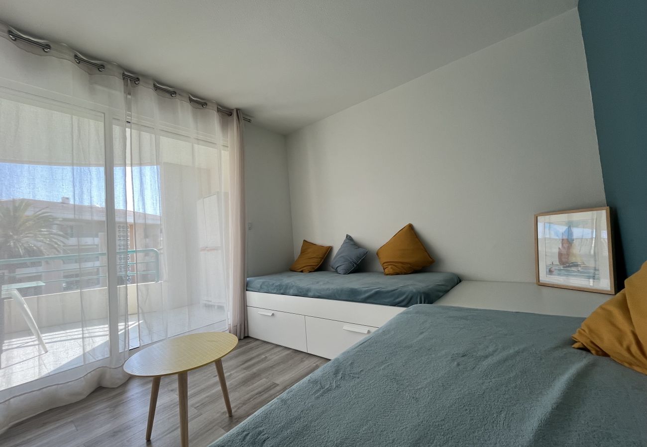 Appartement à Fréjus - Résidence Cesaree – T2 rénové avec vue piscine, clim, garage et terrasse – 4 pers.