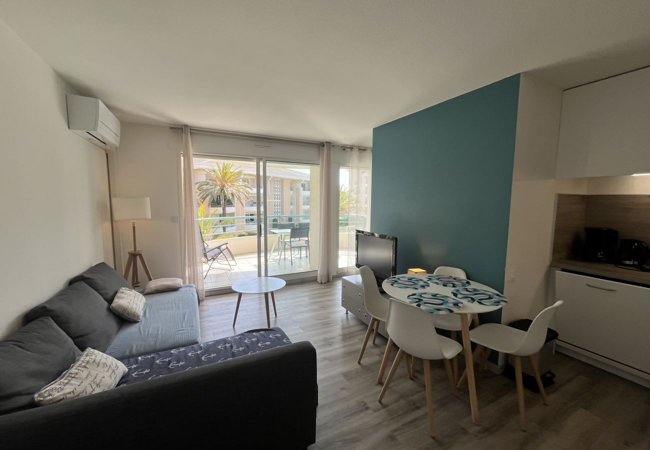 Appartement à Fréjus - Résidence Cesaree – T2 rénové avec vue piscine, clim, garage et terrasse – 4 pers.