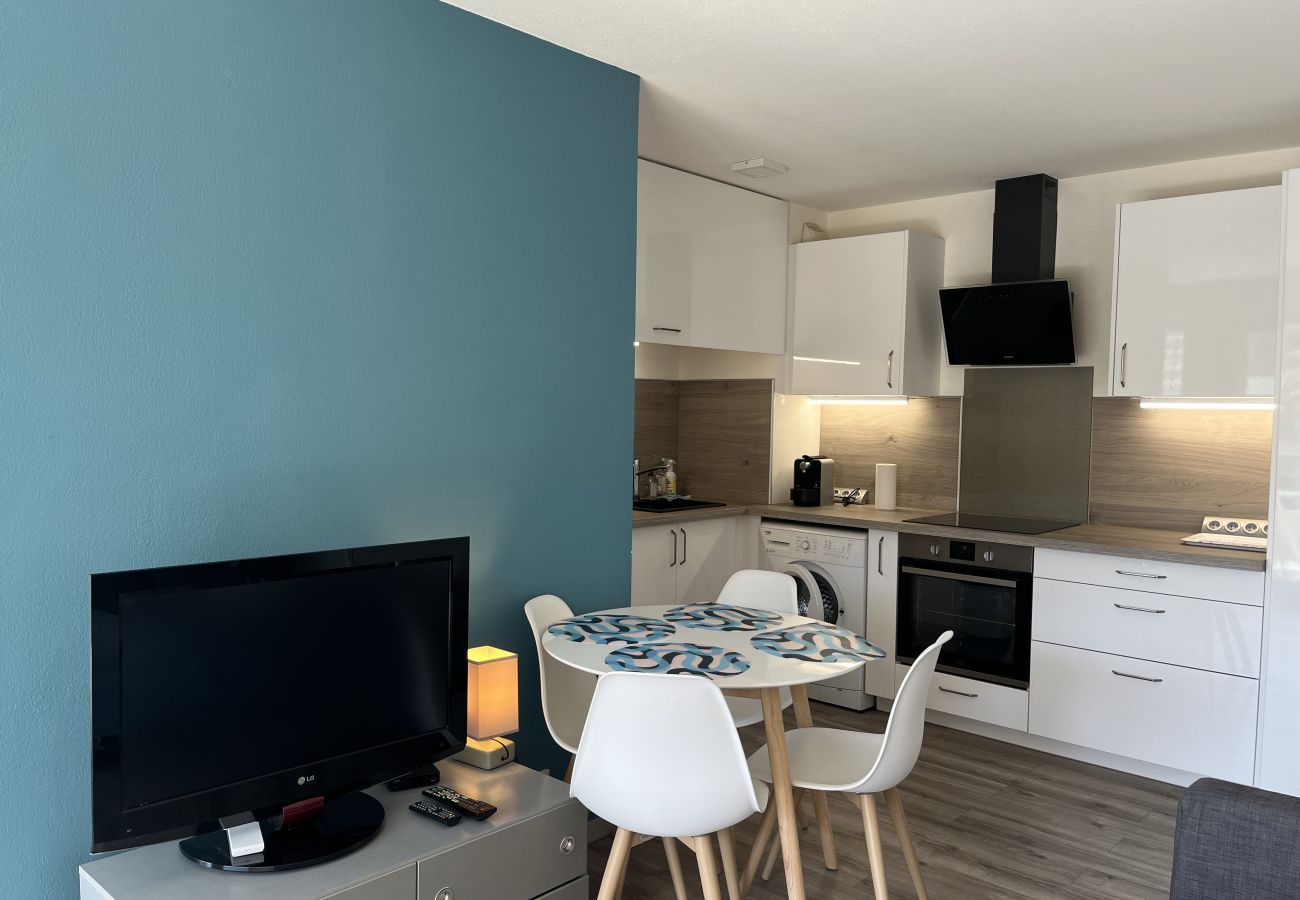 Appartement à Fréjus - Résidence Cesaree – T2 rénové avec vue piscine, clim, garage et terrasse – 4 pers.