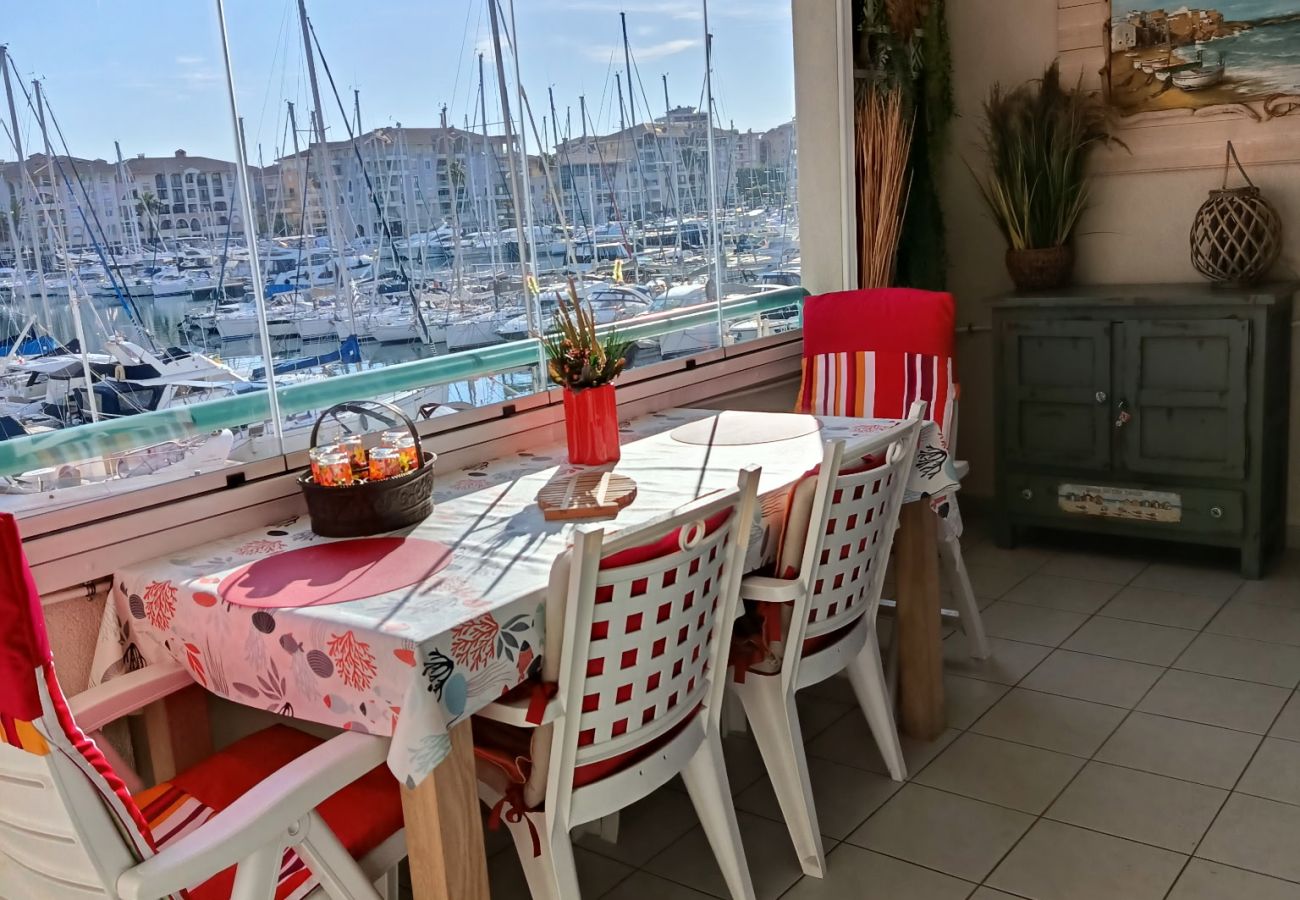 Appartement à Fréjus - Port Fréjus vue port, grand T2, 47m2, clim, piscine, pour 4 privilegiés