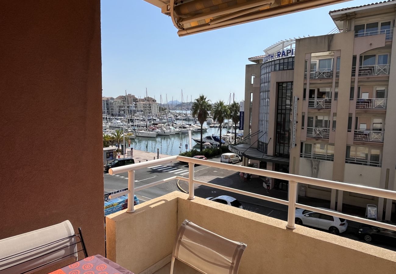 Appartement à Fréjus - Port Fréjus, Les Rives Latines, 100m des plages, Vue Port, t2 40m2, 4 pers, parking