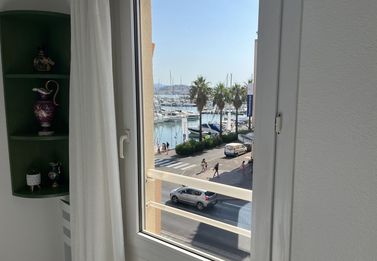 Appartement à Fréjus - Port Fréjus, Les Rives Latines, 100m des plages, Vue Port, t2 40m2, 4 pers, parking