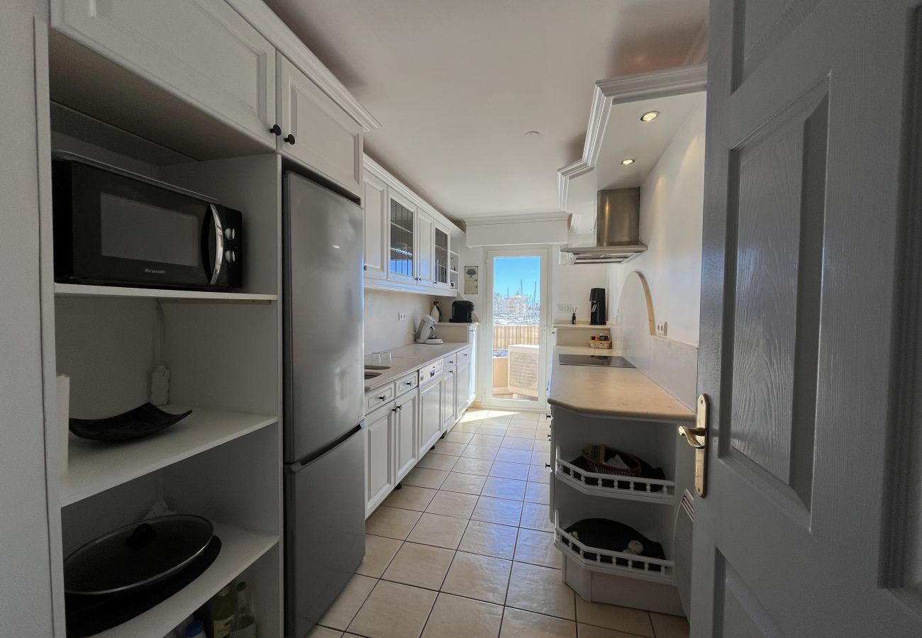 Appartement à Fréjus - Port fréjus, magnifique T2, vue port pour 4 privilégiés, secteur animé, climatisé, WIFI et parking