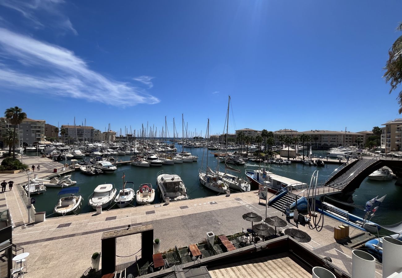 Appartement à Fréjus - Port fréjus, magnifique T2, vue port pour 4 privilégiés, secteur animé, climatisé, WIFI et parking